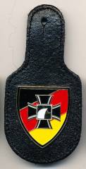 Brustanhänger Sprachenamt Hürth, Metall gold, aufgeklebt