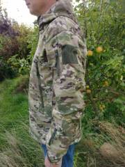 Windjacke Multicam, wasserabweisend, Größe zwischen M und L, neu