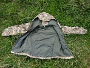 Windjacke Multicam, wasserabweisend, Größe zwischen M und L, neu