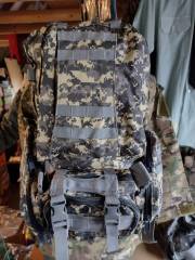 Rucksack ACU, sehr groß, ca. 50 x 35 x 20 cm Innenraum, plus 3 extra Aussentaschen