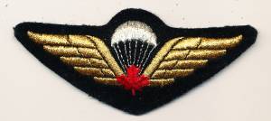 Fallschirmspringerabzeichen Kanada rotes Ahornblatt, gestickt, Metallfaden, dick gepolstert