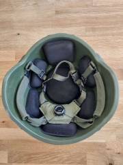 Gefechtshelm Typ MICH mit rails, olivgrün, Größe L