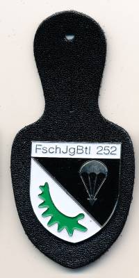 Pocket Badge Airborne Infantry Battalion 252 NAGOLD, painted, pinback, Zinn