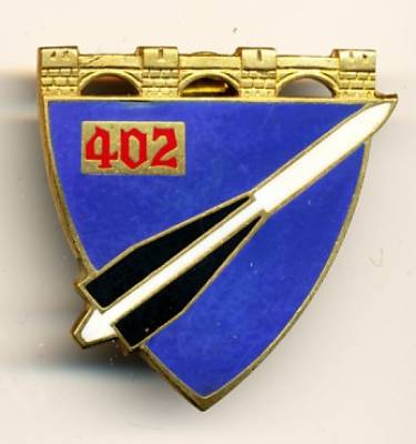 Metallabzeichen Frankreich, 402. Flugabwehrartillerieregiment CHALONS-EN-CHAMPAGNE, Stacheln, Drago
